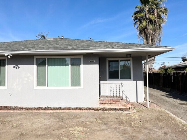 Foto del edificio - 3415-3417 E Terrace Ave