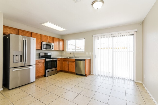 Building Photo - 8140 E Obispo Ave