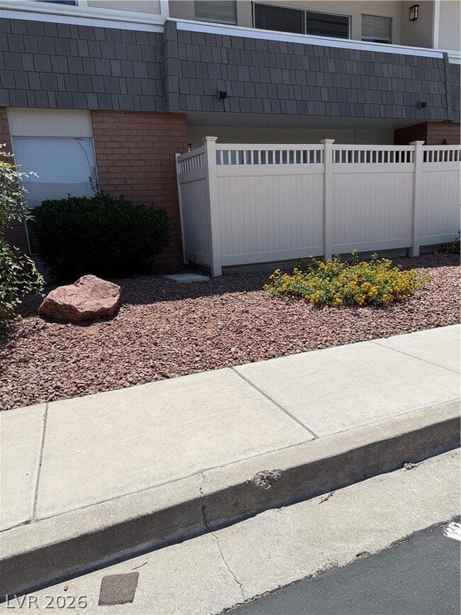 Building Photo - 2845 Loveland Dr