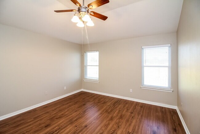 Building Photo - 7917 Val Verde Dr