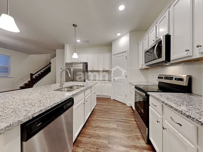 Foto del edificio - 5045 Hudson Vly Dr