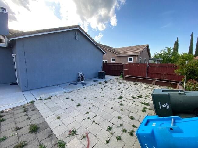 Foto del edificio - 686 Anna Dr