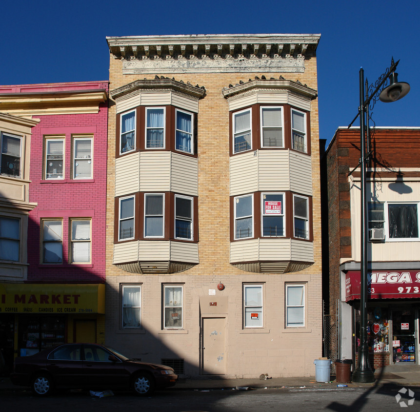 Building Photo - 329 Market St