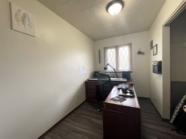 Building Photo - 720 4th Avenue Pl