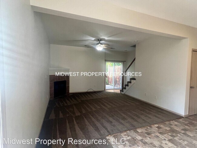 Building Photo - 3 br, 2.5 bath House - 1010 Renee Lynde #D