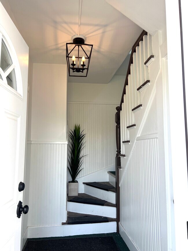 Foto del edificio - 1058 Forest Ave