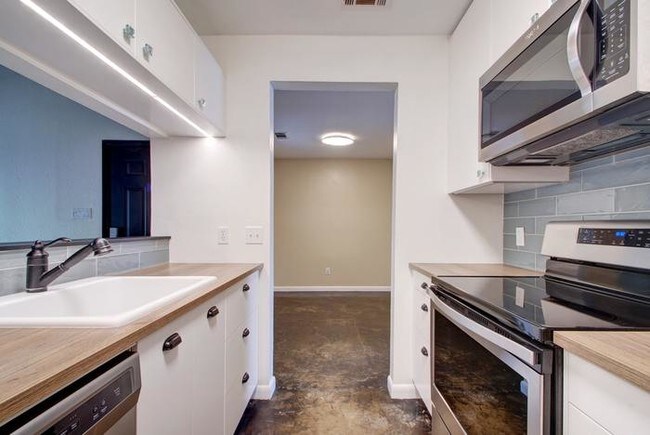 Foto del edificio - Wonderful Secluded Condo in Old South Austin