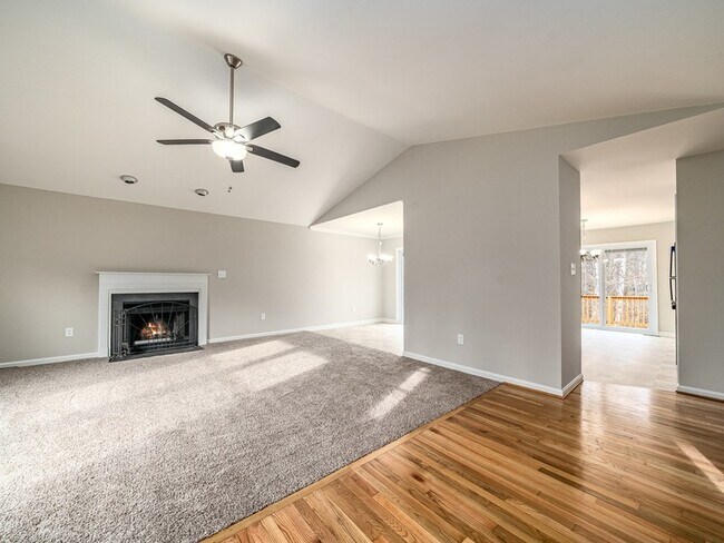 Building Photo - 6501 Royal Oaks Dr