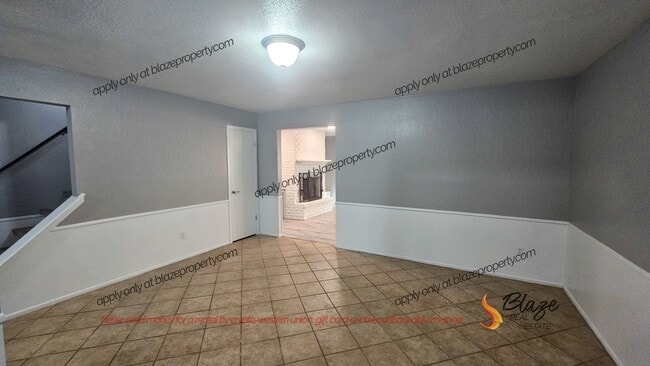 Building Photo - Step into Your Dream Townhouse!
