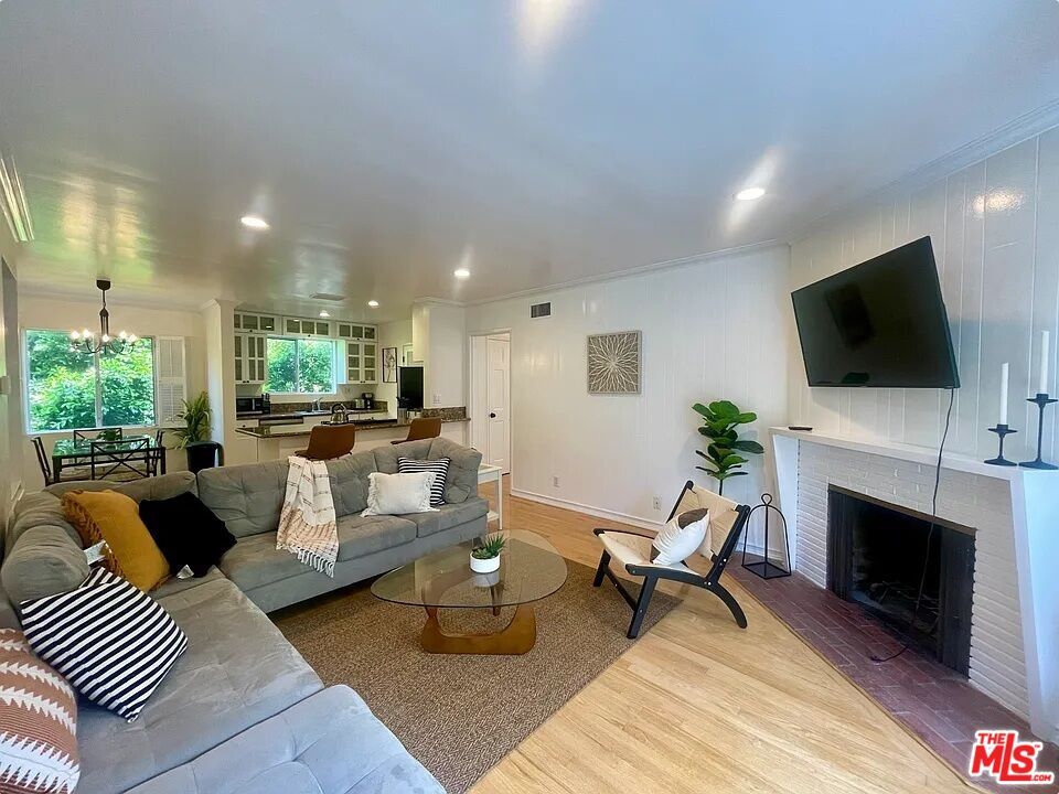 Primary Photo - 938 6th St