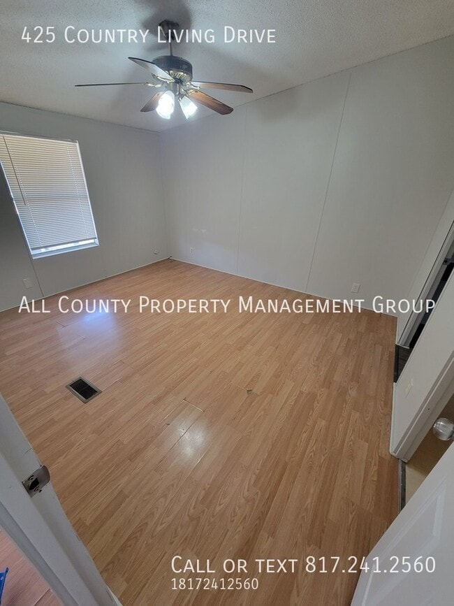 Building Photo - 425 Country Living Dr
