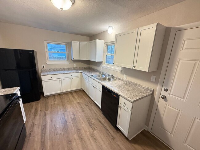 Building Photo - 3 Bed 1 Bath Springfield, MO