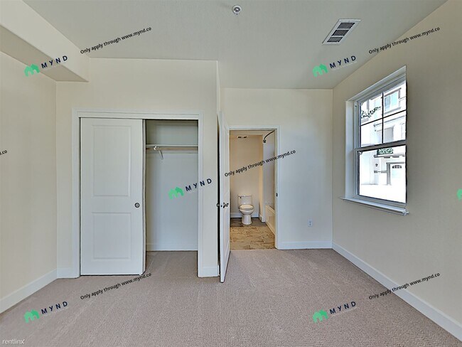 Building Photo - 4 br, 4.5 bath Townhome - 205 Valencia Ave