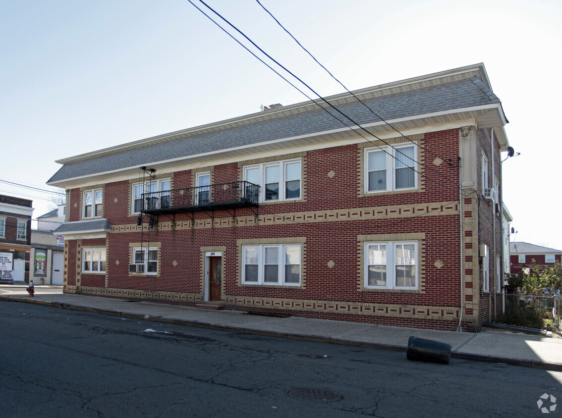 Building Photo - 534 Niles St