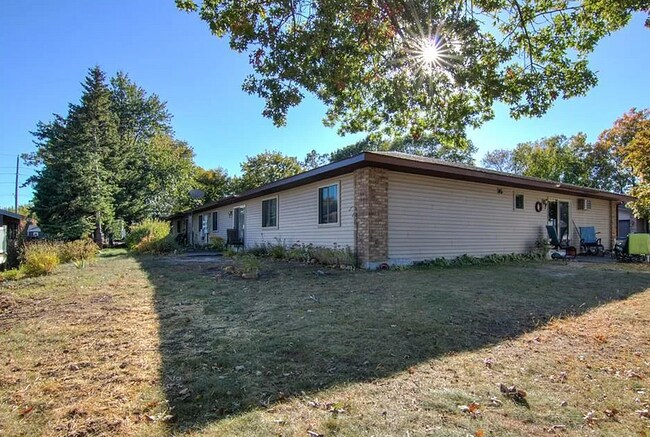 Building Photo - 2527 New Pine Dr