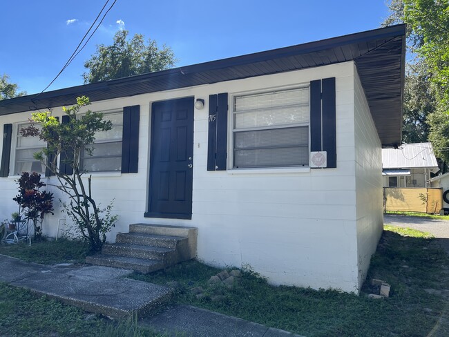 Building Photo - 715 Angelina Ln