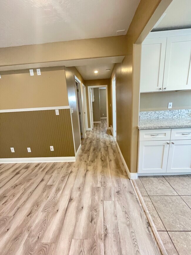 Foto del edificio - 719 W 2175 N