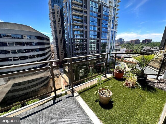 Foto del edificio - 1530 Key Blvd