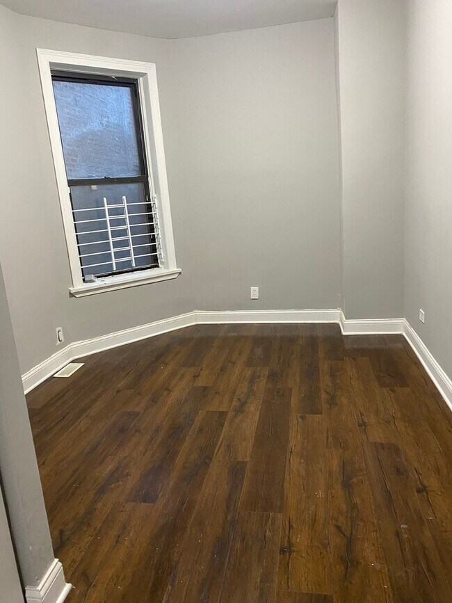 Foto del edificio - 7417 S Langley Ave