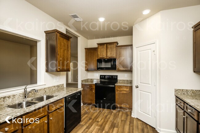 Building Photo - 10810 Plantation Drive