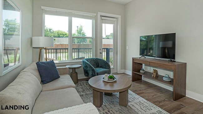 Building Photo - 1906 Promenade Way