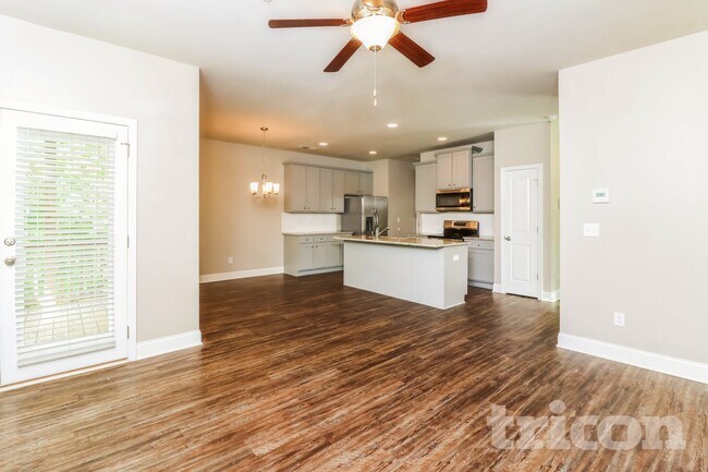 Foto del edificio - 652 Ireland Ln