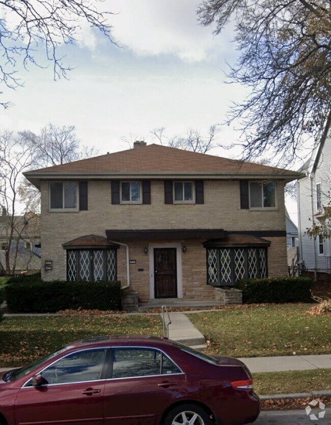 Building Photo - 2857 N Downer Ave