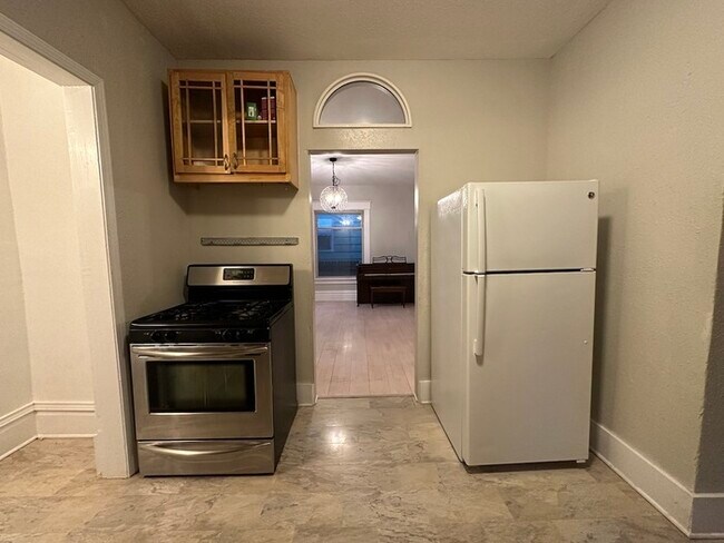 Foto del edificio - Large 4 bed/2 bath home for rent Kalamazoo!
