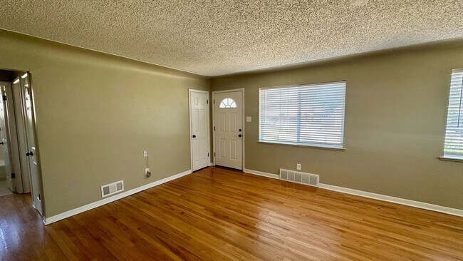 Foto del edificio - Spacious 5BD/2BA Home in Lakewood, CO- Available July 29th!