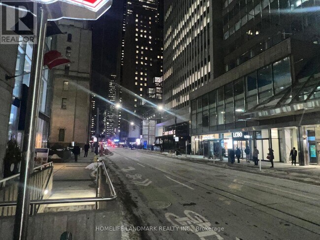 Photo du bâtiment - 1 King St W