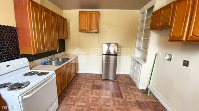 Building Photo - 3 br, 1 bath Townhome - 1815 Clifton Ave -