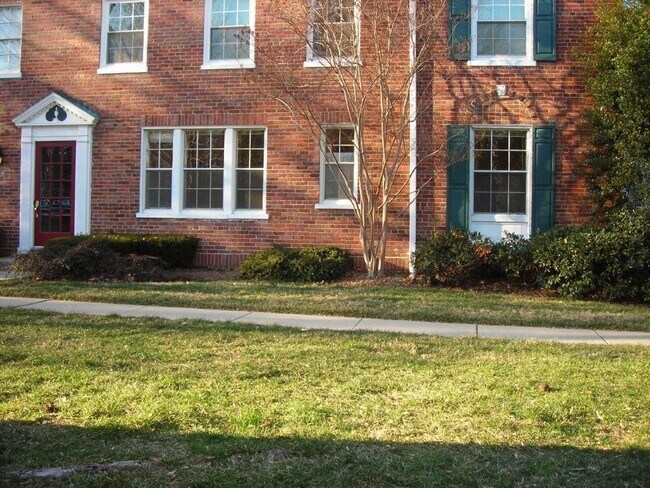 Exterior - 1745 N Troy St
