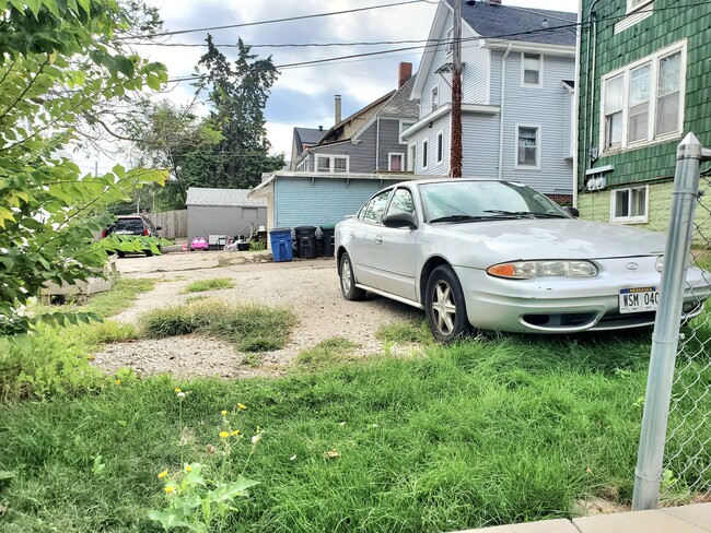 Back parking area. - 3519 Leavenworth St