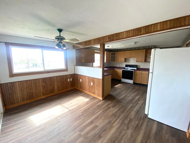 Building Photo - 3 Bedroom, 1 Bath Home in Peoria!