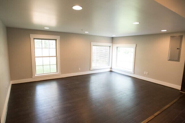 Foto del edificio - 901 N Wood Ave