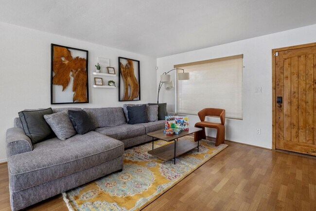 Foto del edificio - COMING SOON! Fully Furnished 3 Bedroom 3 Bathroom Home in Old Town Scottsdale