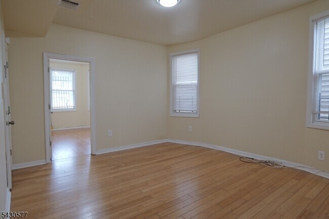 Building Photo - 84 Scheerer Ave