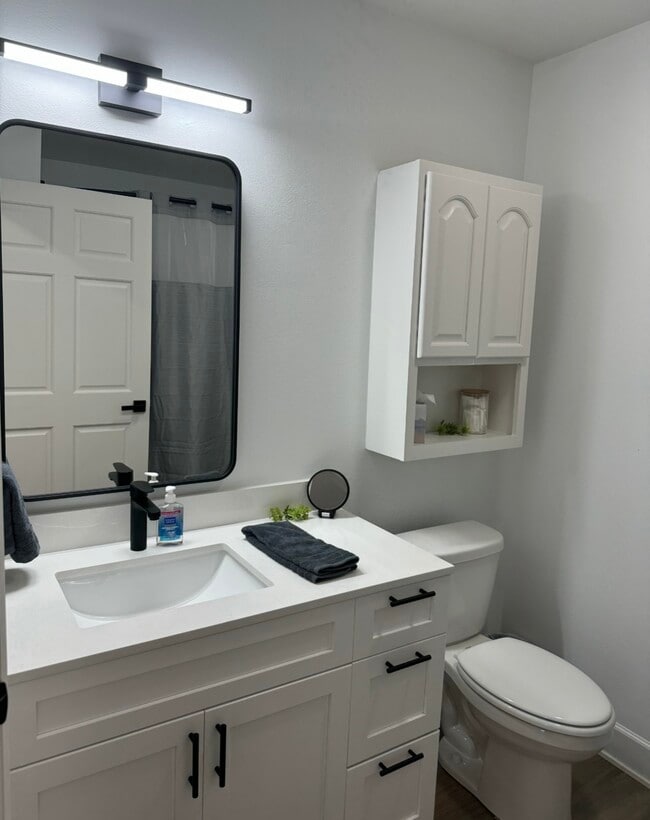 Building Photo - 209 W Jefferson St