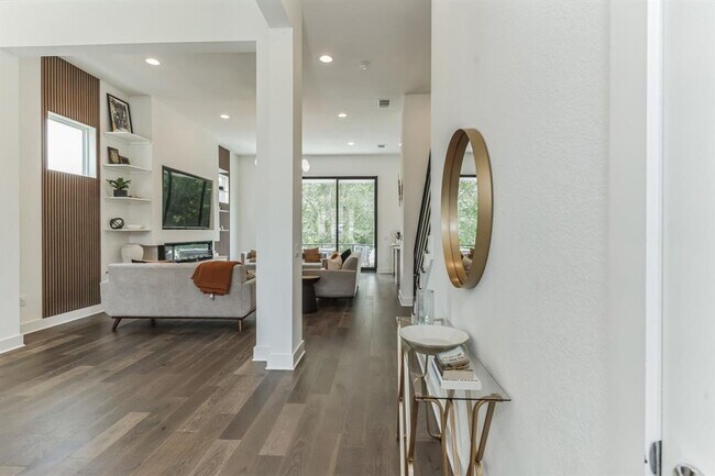 Foto del edificio - 5400 Agatha Cir