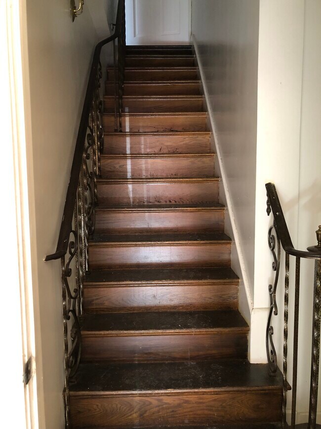 Foto del edificio - 433 E 1st St