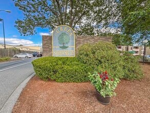 Building Photo - 30 Shrewsbury Green Dr