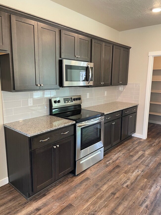 Foto del edificio - Beautiful 4-Bedroom Home in West Boise
