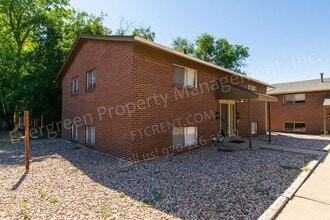 Building Photo - 923 James Ct