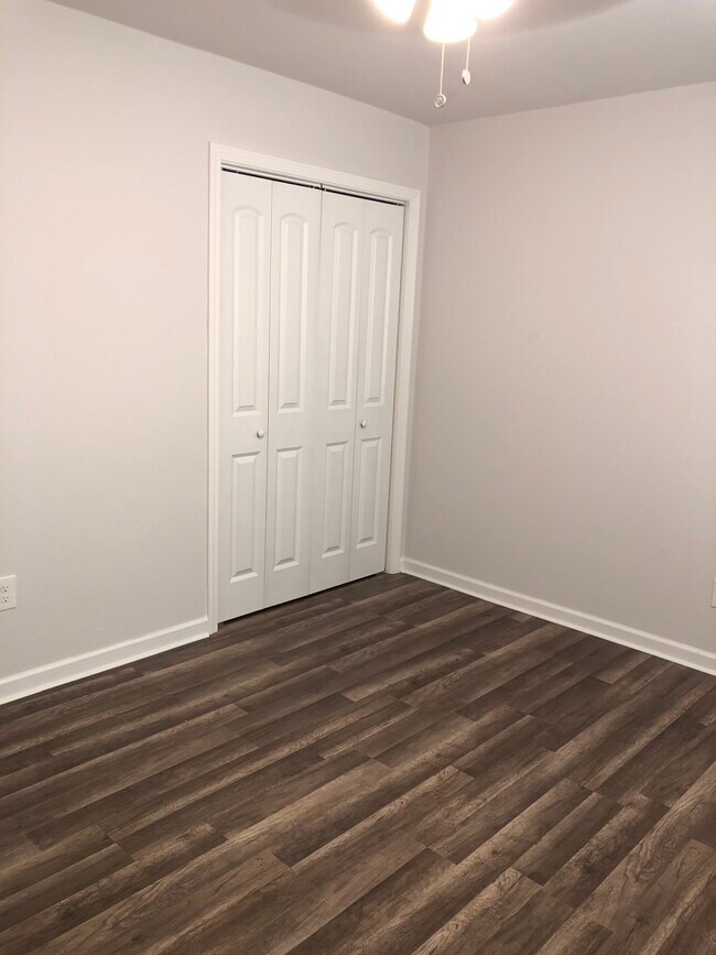 Foto del edificio - 3649 Meadowdale Dr