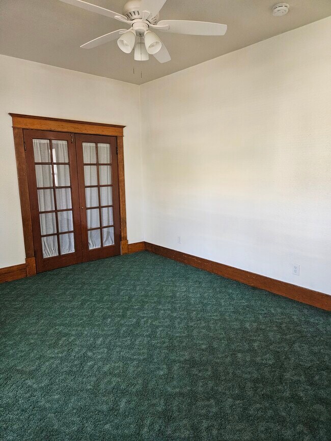 Building Photo - 215 Ely Ave