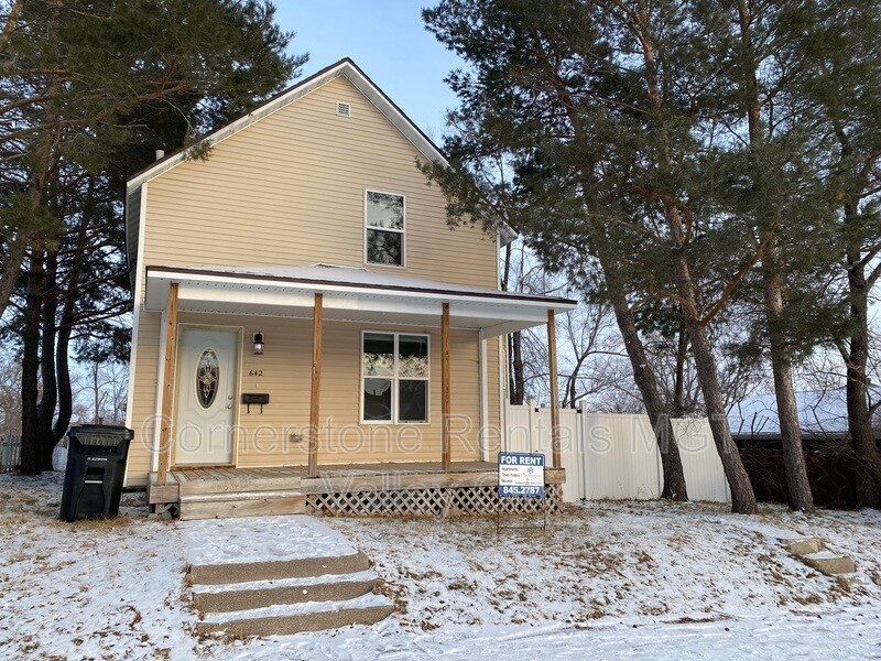 Foto principal - 642 2nd Ave NW