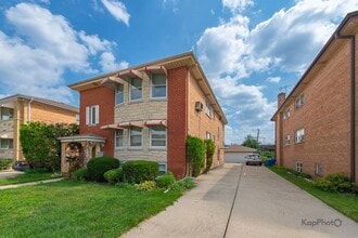 Building Photo - 8417 W Berwyn Ave