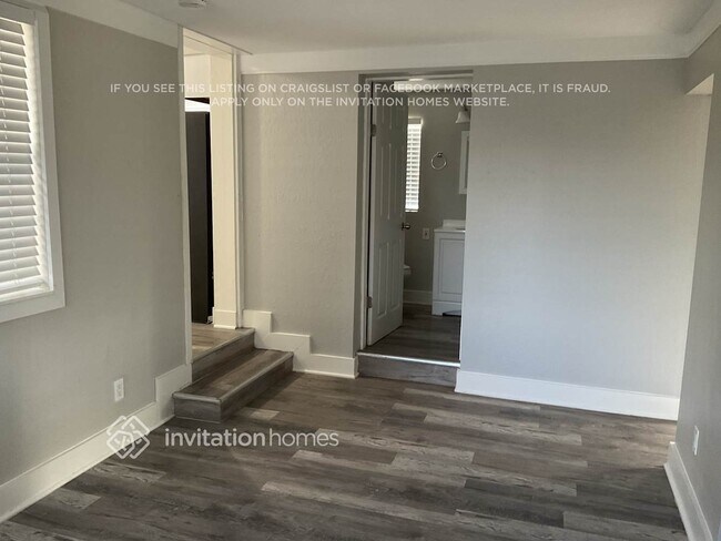 Foto del edificio - 450 Iris Rd