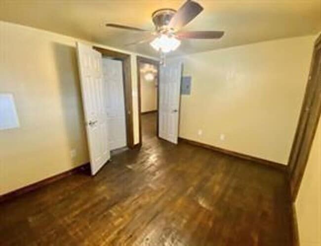Building Photo - 625 Red Bud Lane-14