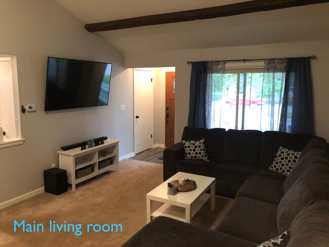 Foto del edificio - 2652 N 124th St